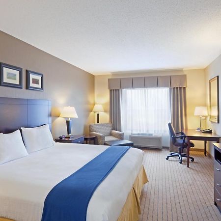 Holiday Inn Express & Suites Malone By Ihg Δωμάτιο φωτογραφία