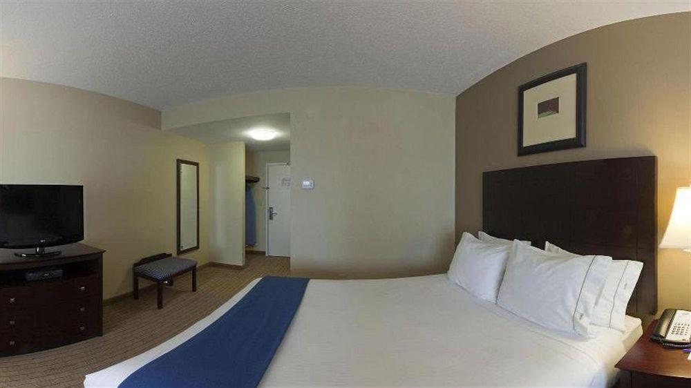 Holiday Inn Express & Suites Malone By Ihg Εξωτερικό φωτογραφία