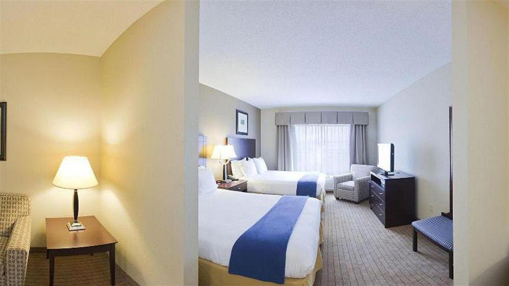 Holiday Inn Express & Suites Malone By Ihg Εξωτερικό φωτογραφία