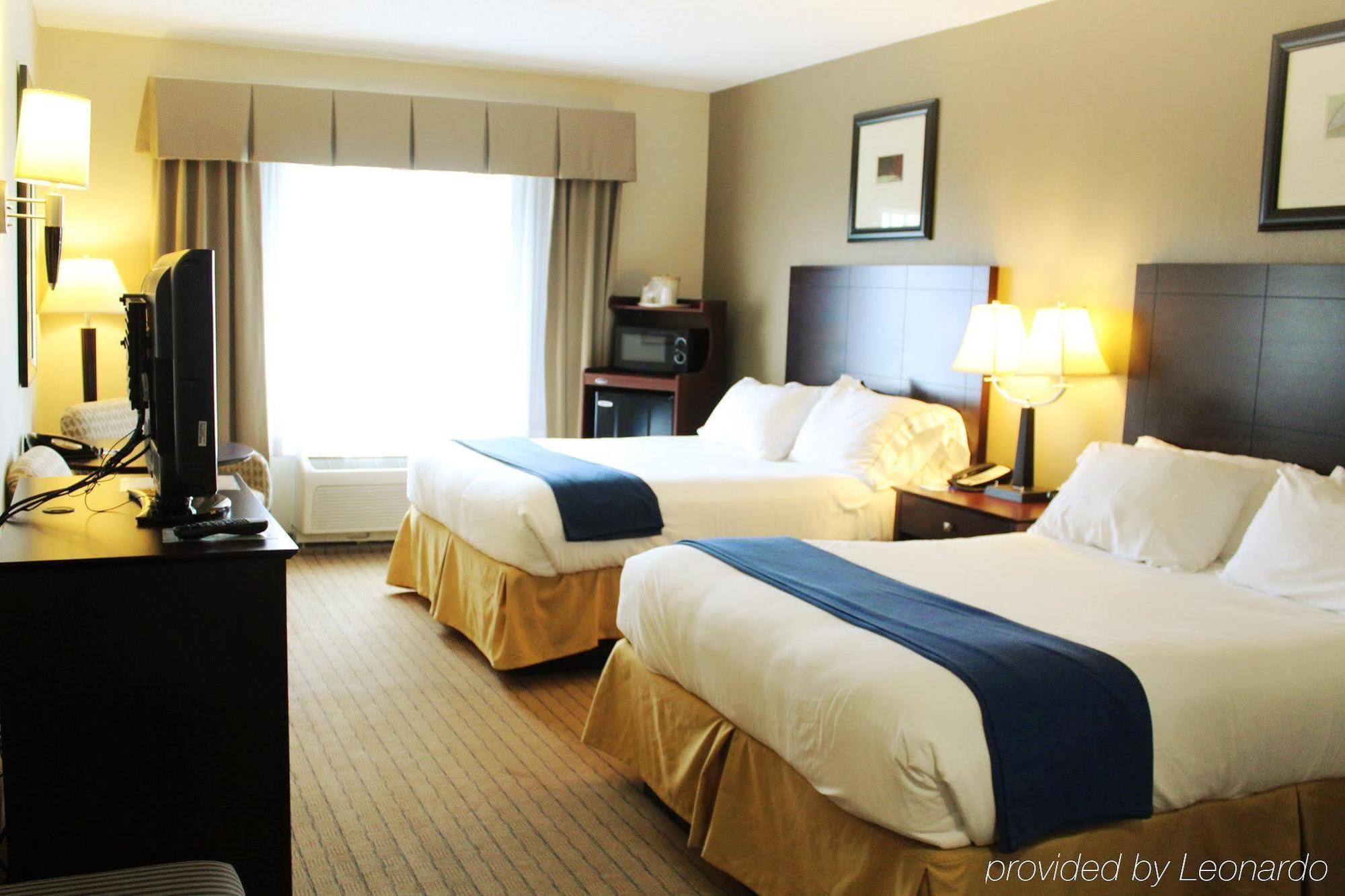 Holiday Inn Express & Suites Malone By Ihg Εξωτερικό φωτογραφία
