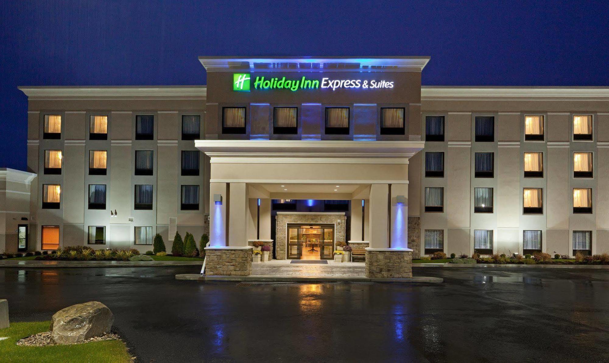 Holiday Inn Express & Suites Malone By Ihg Εξωτερικό φωτογραφία