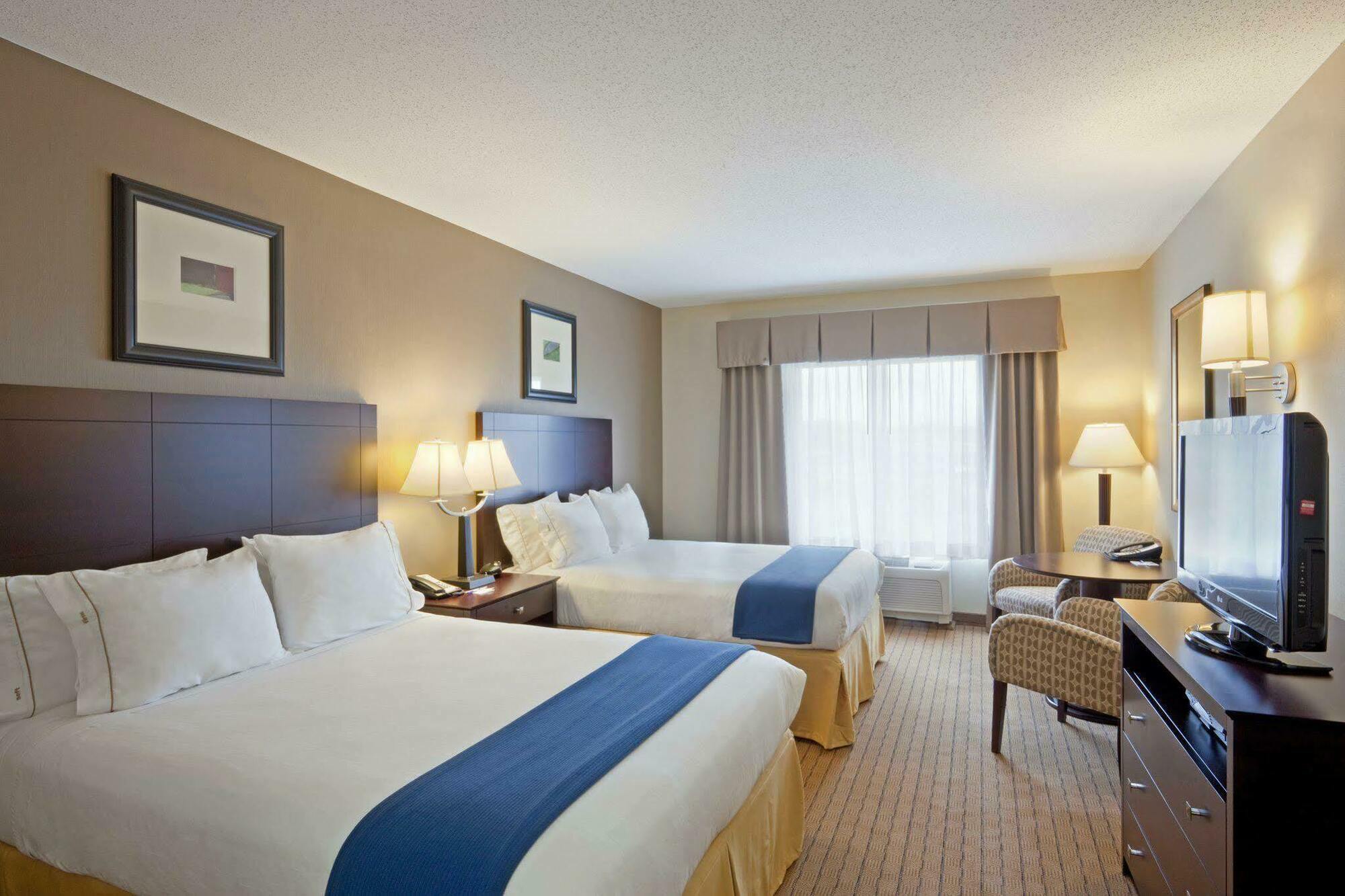 Holiday Inn Express & Suites Malone By Ihg Εξωτερικό φωτογραφία