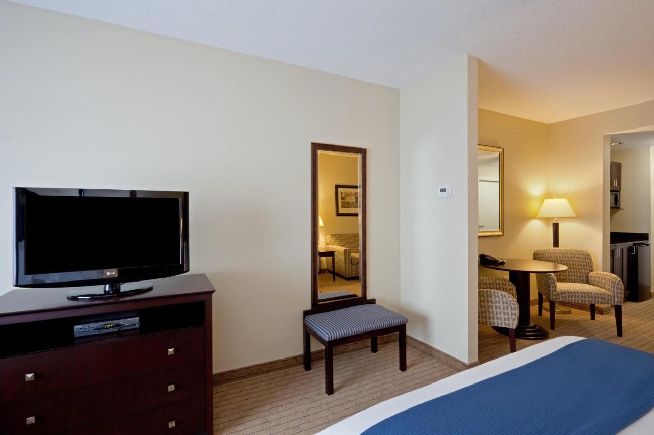 Holiday Inn Express & Suites Malone By Ihg Εξωτερικό φωτογραφία