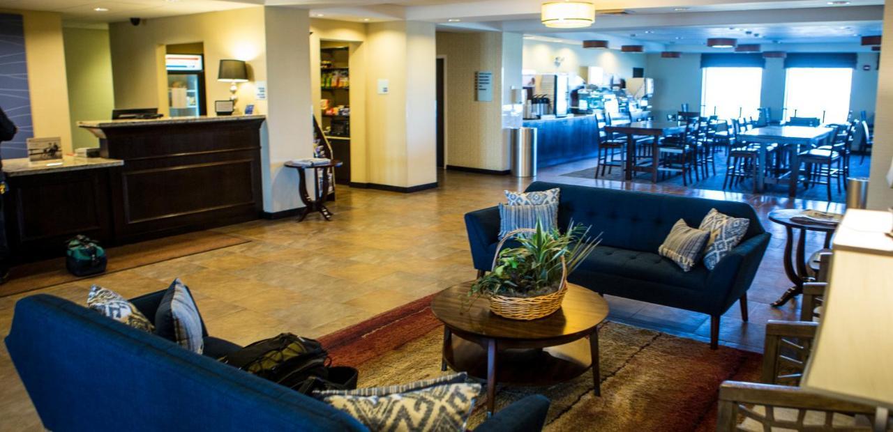 Holiday Inn Express & Suites Malone By Ihg Εξωτερικό φωτογραφία