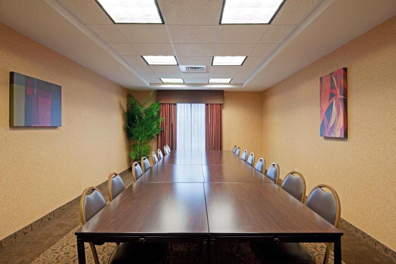 Holiday Inn Express & Suites Malone By Ihg Εξωτερικό φωτογραφία