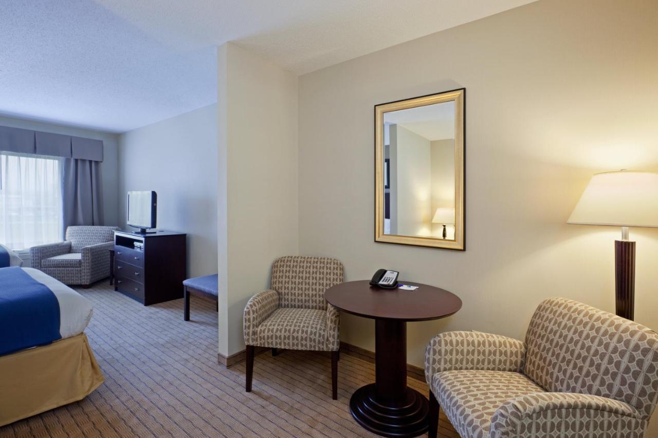 Holiday Inn Express & Suites Malone By Ihg Εξωτερικό φωτογραφία