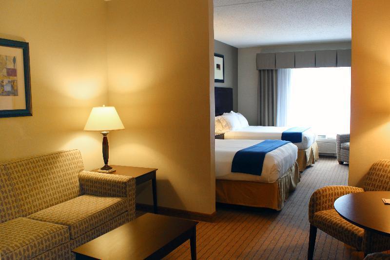 Holiday Inn Express & Suites Malone By Ihg Εξωτερικό φωτογραφία
