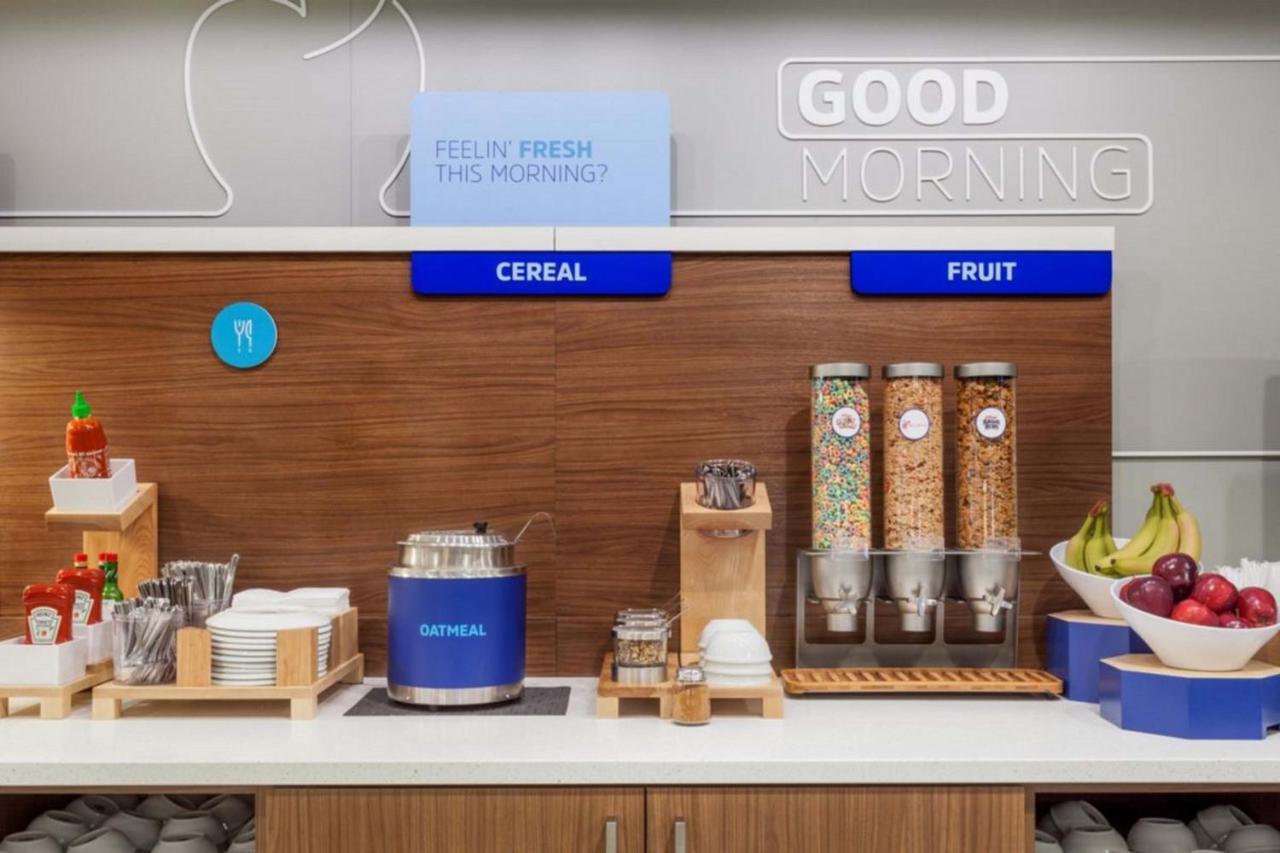 Holiday Inn Express & Suites Malone By Ihg Εξωτερικό φωτογραφία
