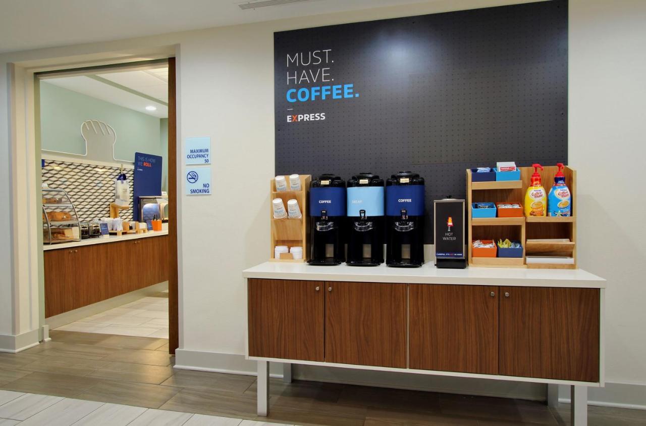 Holiday Inn Express & Suites Malone By Ihg Εξωτερικό φωτογραφία